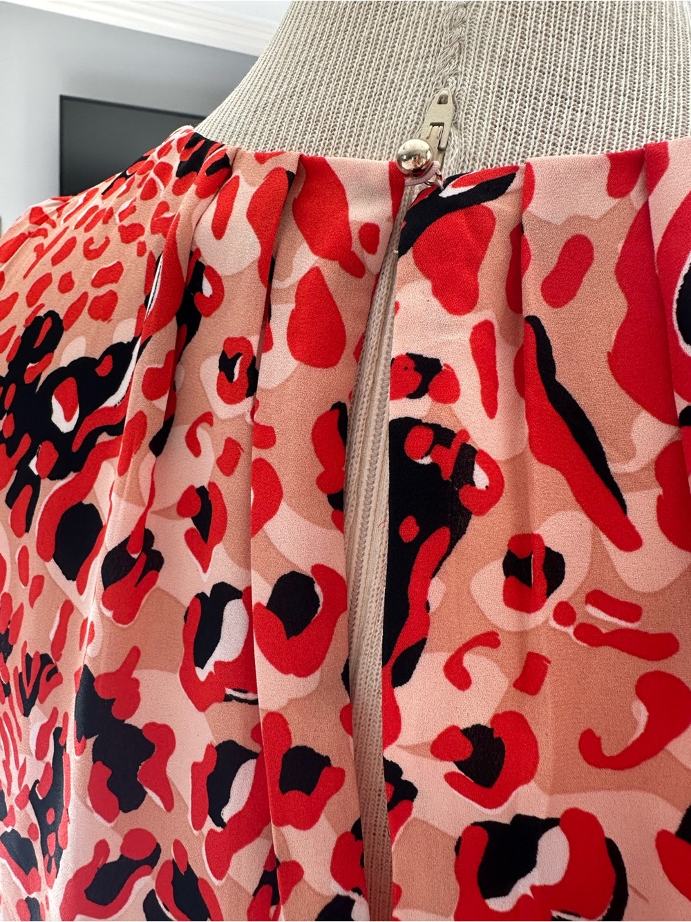 H&M Coral and Beige Patterned Dress, size 10 - Picture 6 of 12